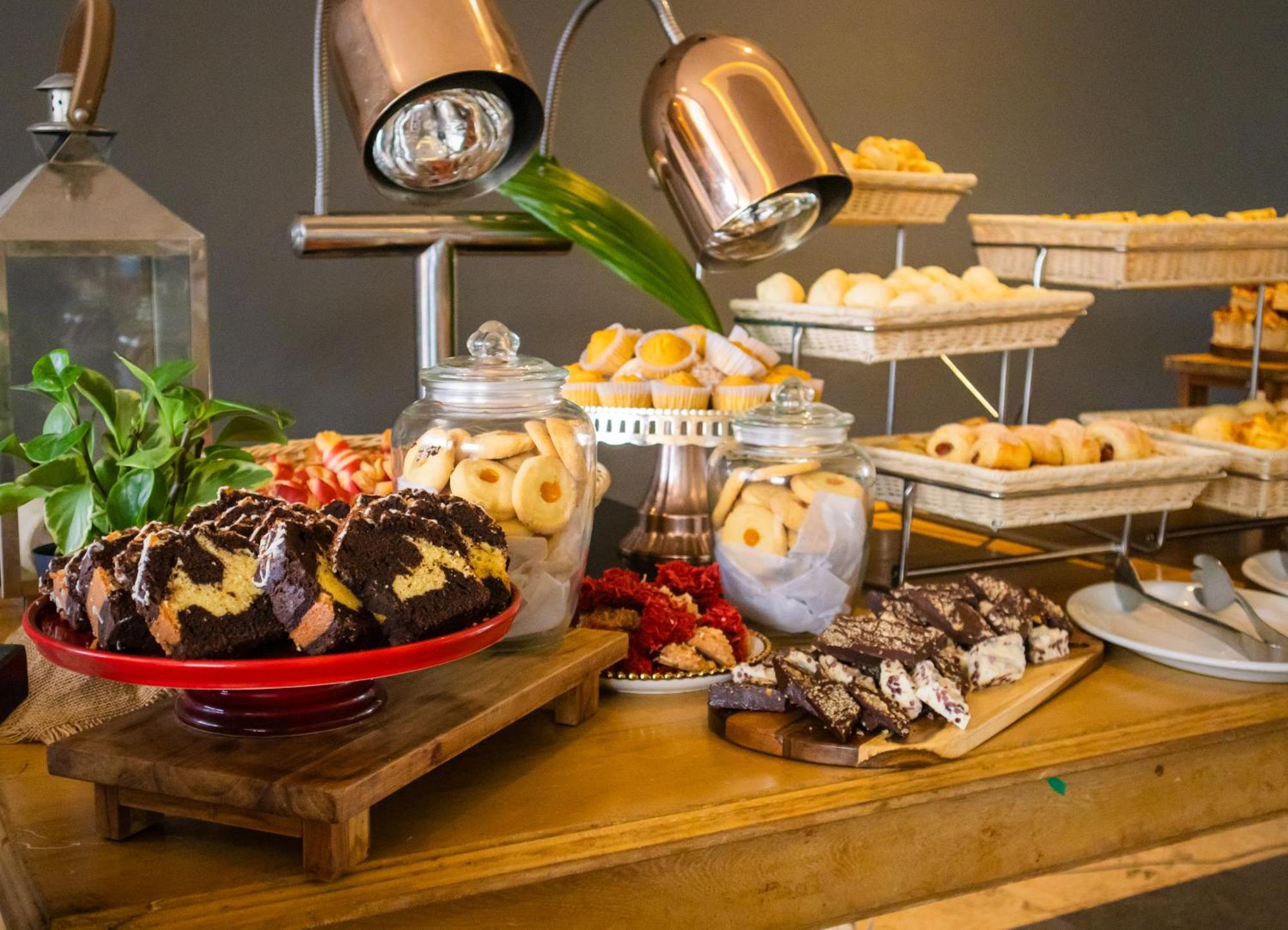 Hotel Caribe By Faranda Grand, A Member Of Radisson Individuals Cartagena Eksteriør bilde A dessert buffet